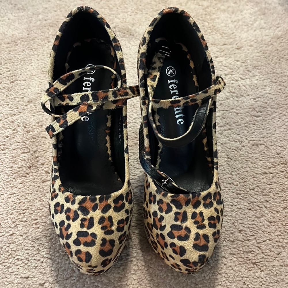 Leopard print stilettos heels size 7 NEW
